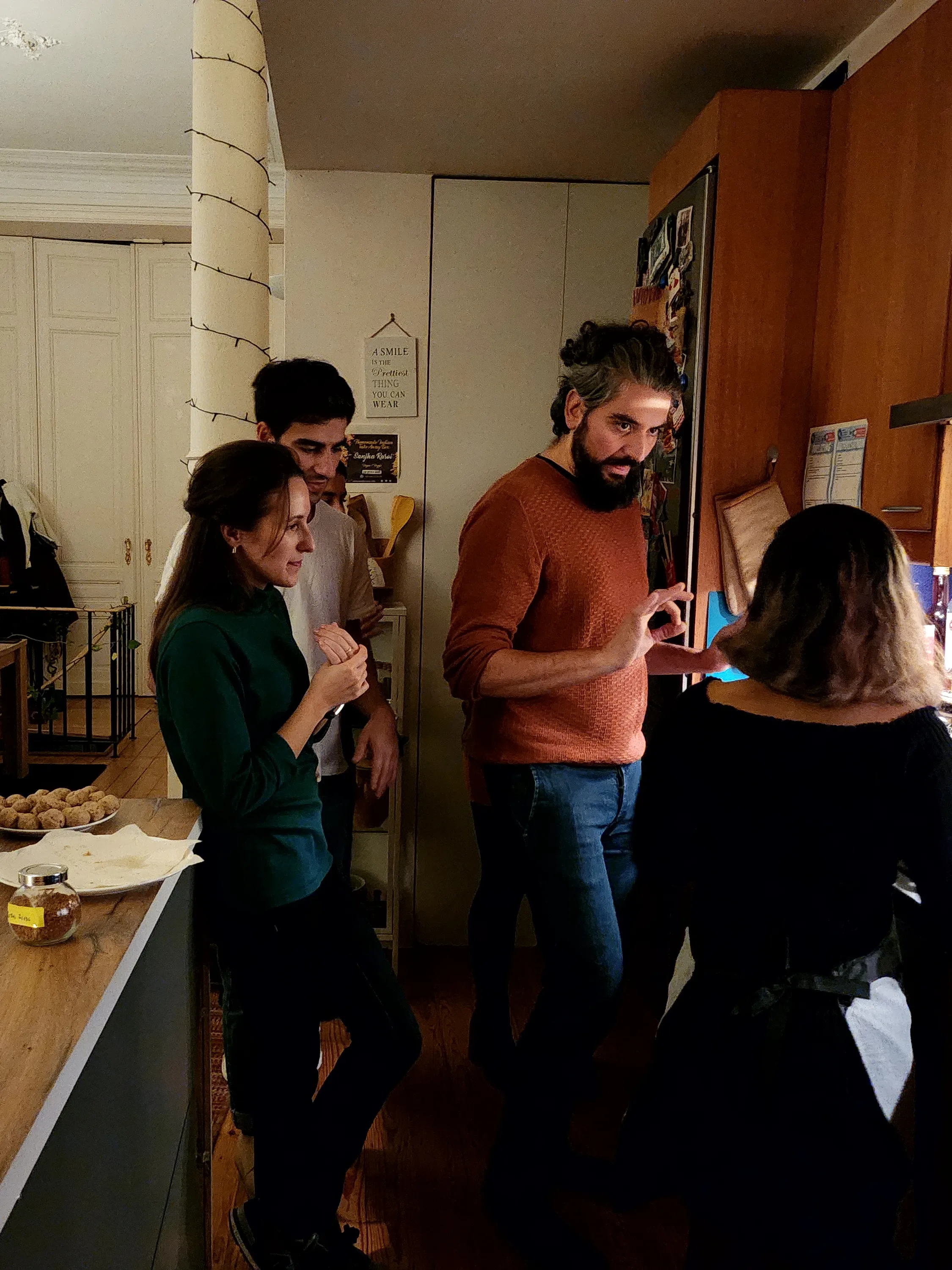 A workshop moment showing easy, simplified instruction.
